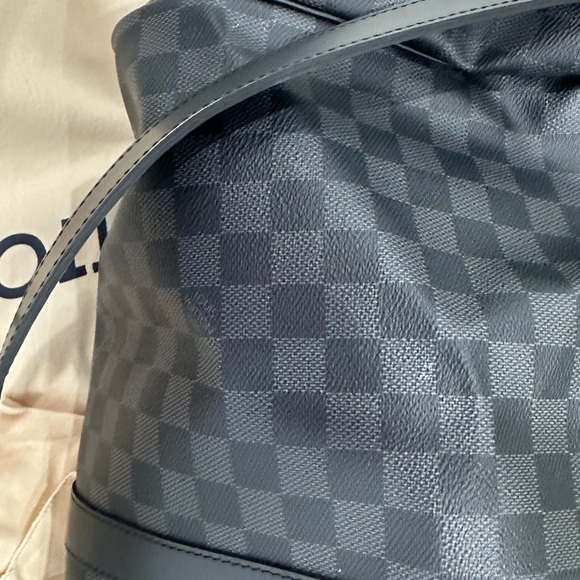 Louis Vuitton bag. - Picture 3 of 6